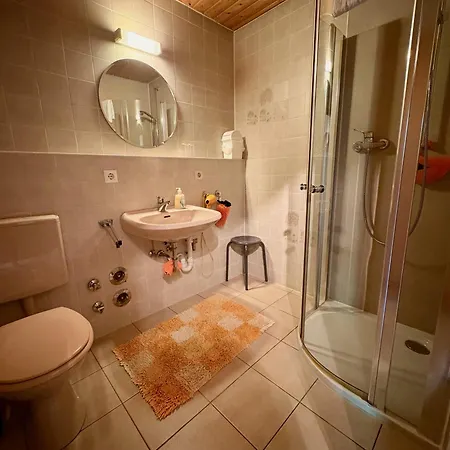 5 Minuten Zum Bodensee, 10 Minuten Zum Stadtzentrum, Sehr Ruhig, Kuehl Auch Bei Hitze דירה